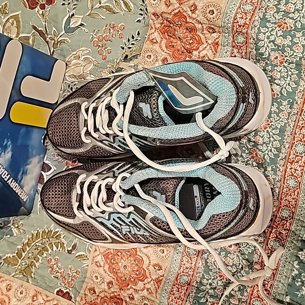 NWT, "Fila" Womens Athletic Shoes